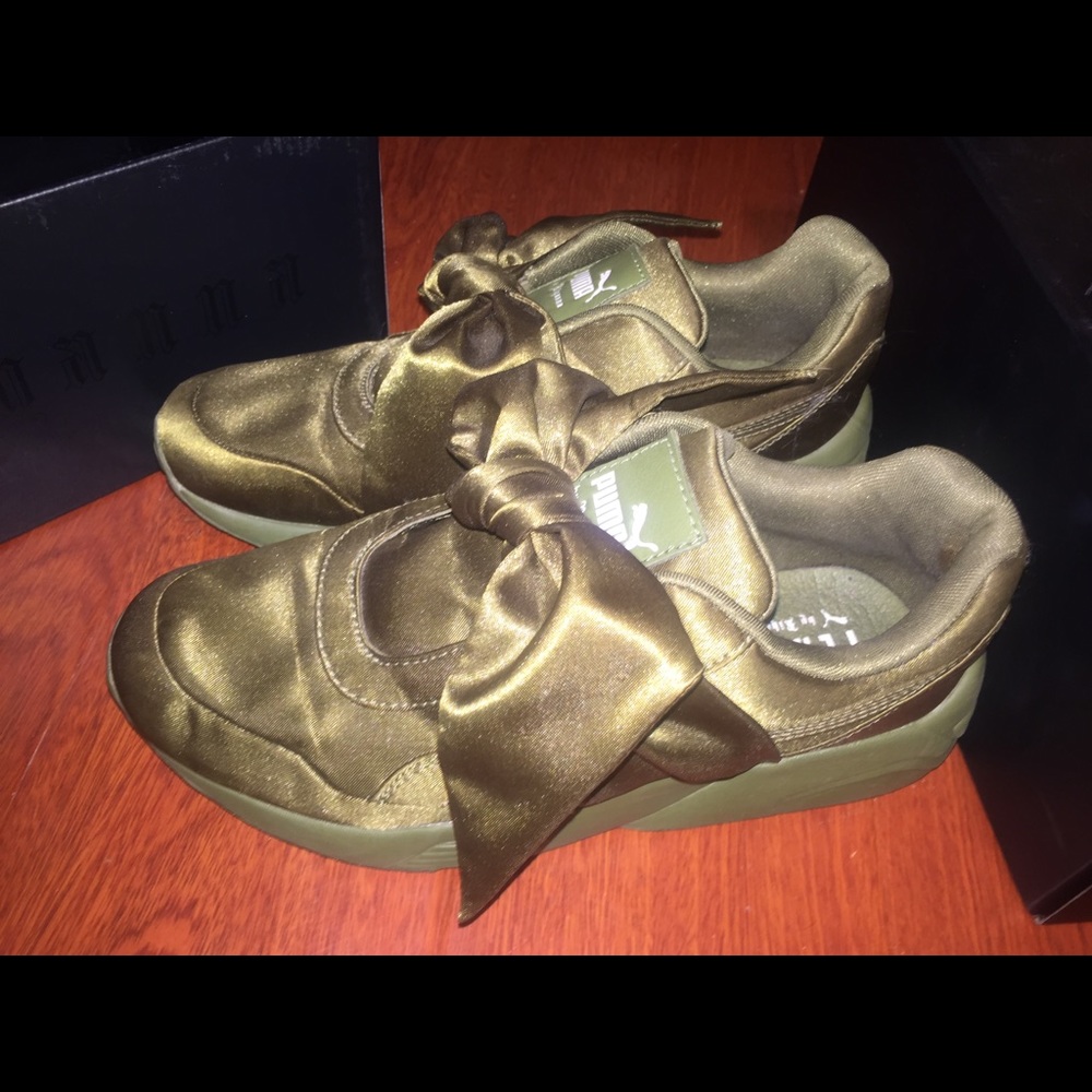 Fenty X Puma Women's bow sneaker (olive)